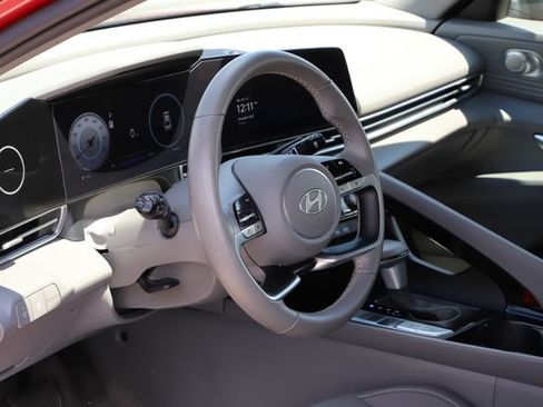 Used 2025 Hyundai Elantra SEL FWD image 12