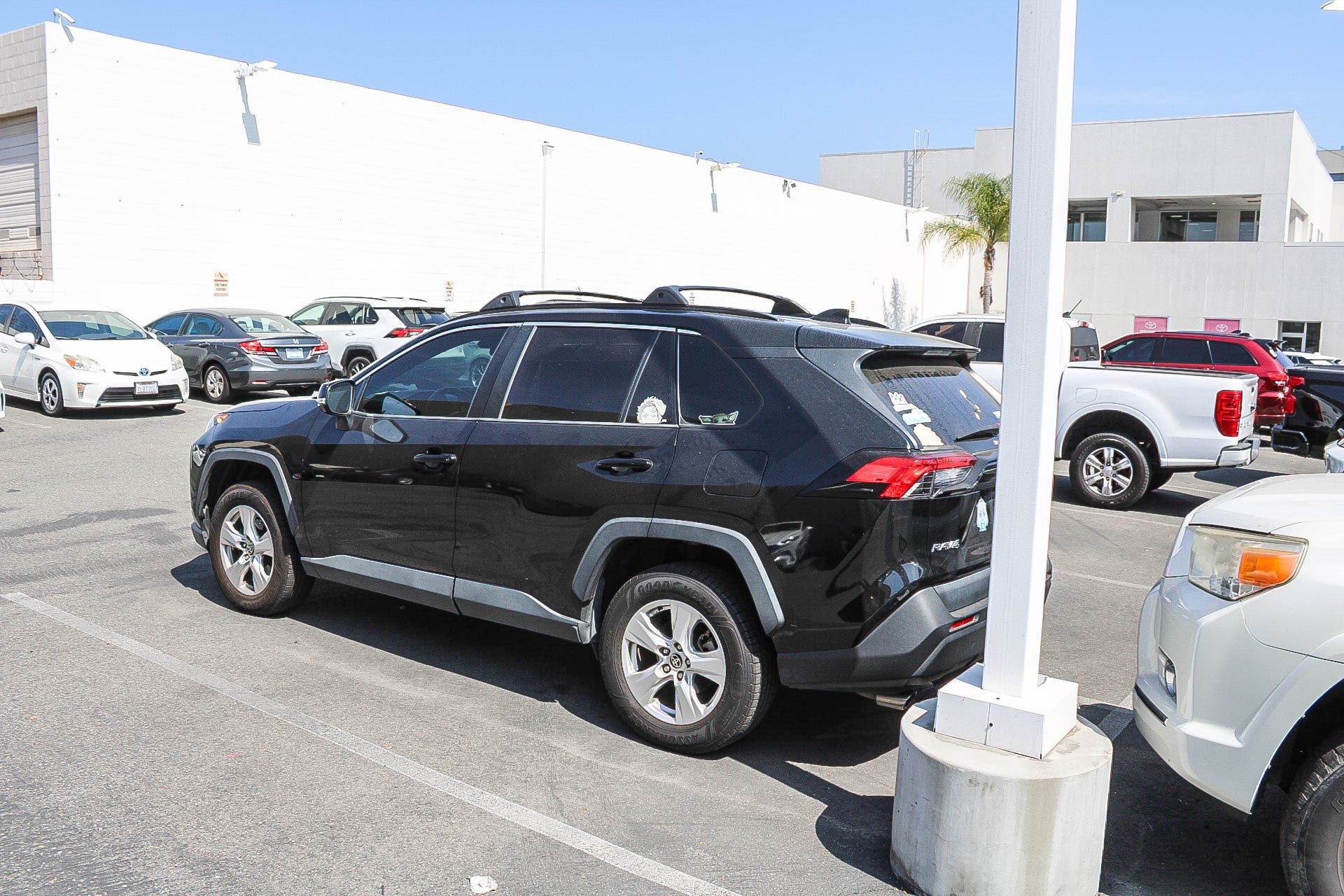 Used 2021 Toyota RAV4 XLE FWD image 8