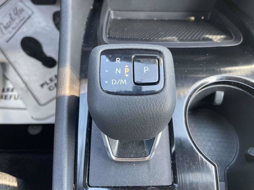 Used 2025 Nissan Rogue SV FWD image 17