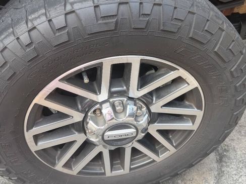 Used 2017 Ford F350 Lariat AWD/4WD image 11