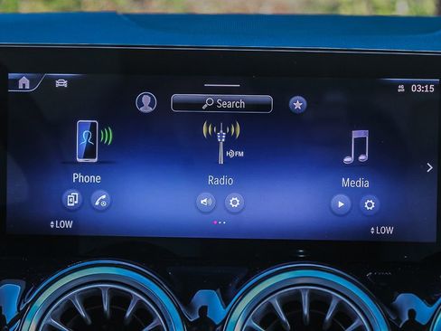 Used 2025 Mercedes-Benz GLA 250 4MATIC image 16