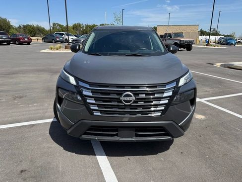 Used 2024 Nissan Rogue S image 2