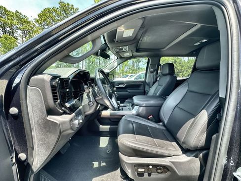 Used 2023 GMC Sierra 1500 SLT AWD/4WD image 2