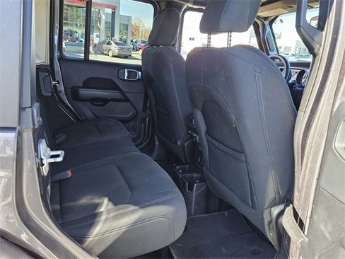 Used 2019 Jeep Wrangler Unlimited Sahara image 13