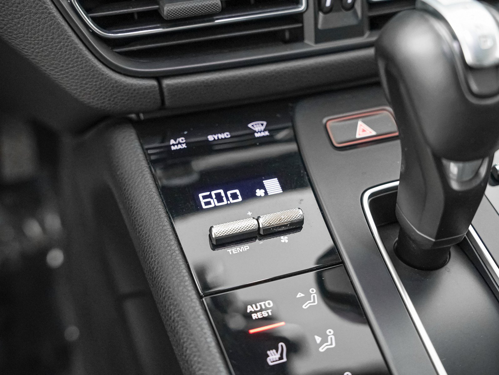 Certified 2024 Porsche Macan S AWD/4WD image 23