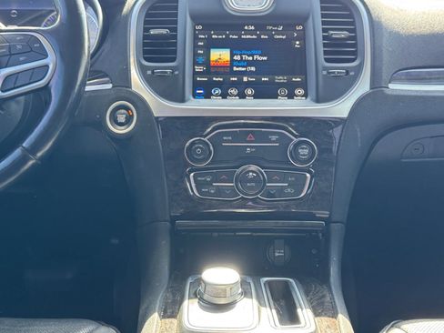 Used 2018 Chrysler 300 Limited image 15