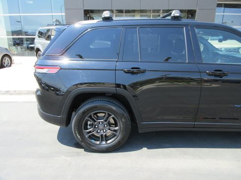 Used 2024 Jeep Grand Cherokee Trailhawk AWD/4WD image 14