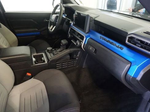 Certified 2025 Toyota Tacoma TRD Off-Road AWD/4WD image 23