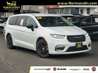 Certified 2024 Chrysler Pacifica Touring-L video 1