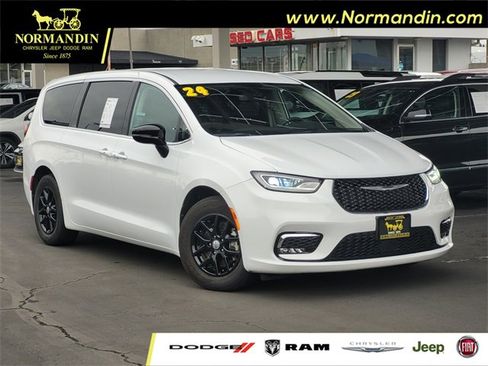 Certified 2024 Chrysler Pacifica Touring-L image 1