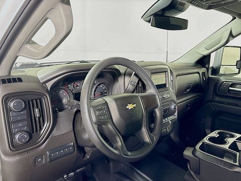 Used 2025 Chevrolet Silverado 2500 W/T image 9