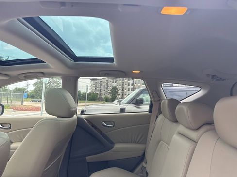 Used 2010 Nissan Murano LE w/ Navigation Pkg FWD image 9