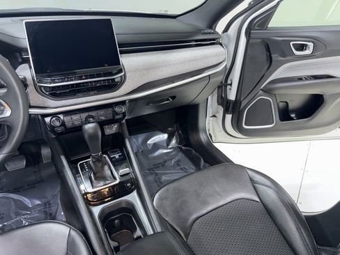 Used 2023 Jeep Compass Latitude image 20