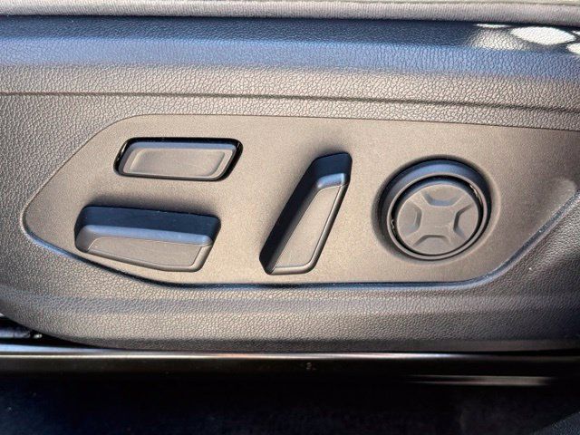 Certified 2025 Kia Sorento SX Prestige w/ Sage Leather Package AWD/4WD image 12