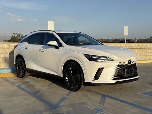 New 2026 Lexus RX 450h AWD image 2
