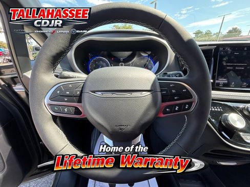 New 2027 Chrysler Pacifica Select FWD image 16