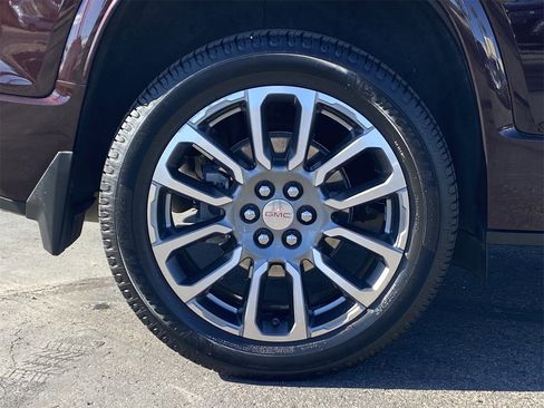 Used 2021 GMC Acadia Denali w/ Denali Technology Package image 9