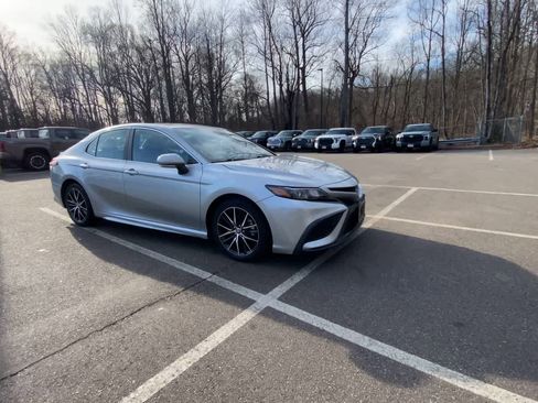 Used 2023 Toyota Camry SE image 7