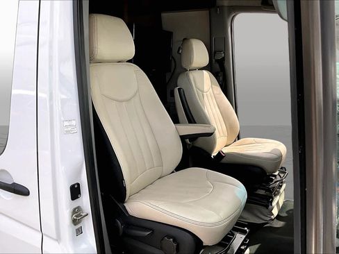 Used 2017 Mercedes-Benz Sprinter 3500 image 9
