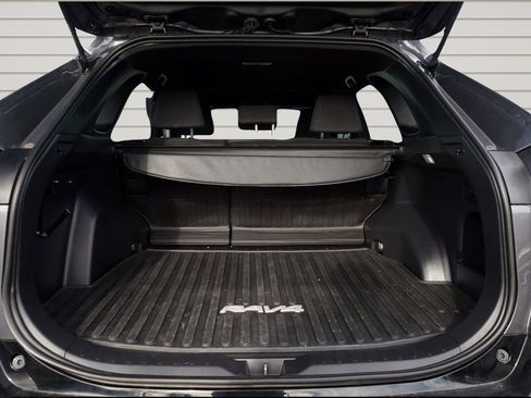 Used 2023 Toyota RAV4 SE image 10