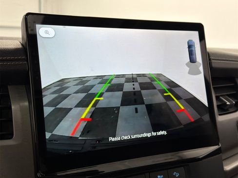 Used 2022 Ford Expedition XLT image 30