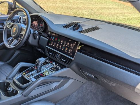 Certified 2023 Porsche Cayenne Platinum Edition AWD/4WD image 28