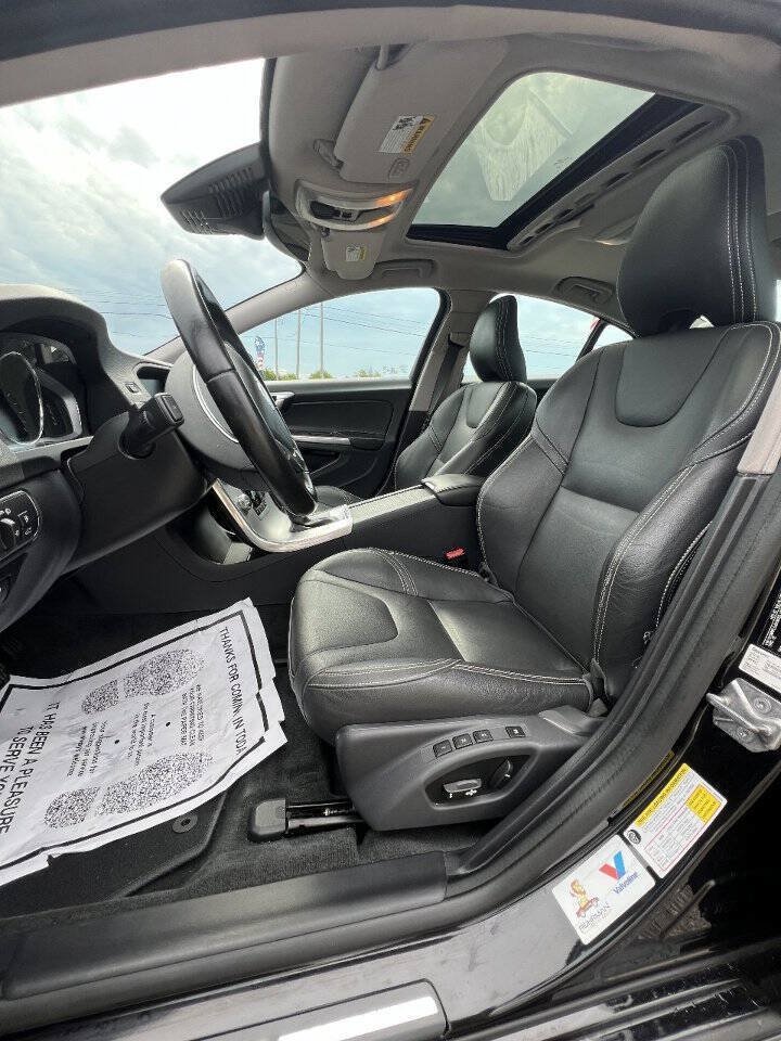 Used 2018 Volvo S60 T5 Dynamic w/ Vision Package FWD image 9