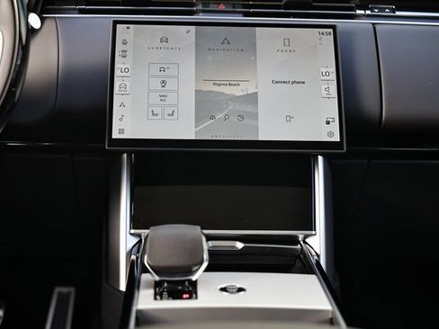 New 2025 Land Rover Range Rover SE image 33