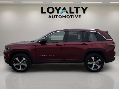 Used 2023 Jeep Grand Cherokee Limited AWD/4WD image 2