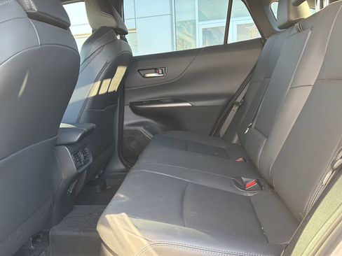 Used 2023 Toyota Venza XLE image 19