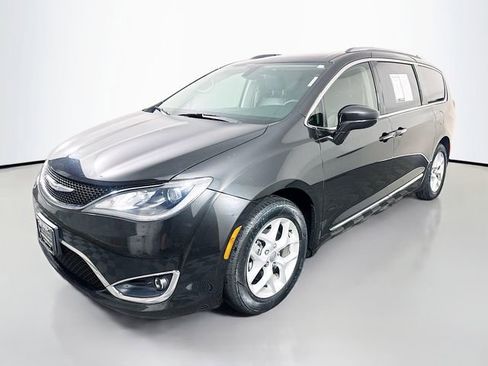 Used 2018 Chrysler Pacifica Touring-L Plus w/ Tire & Wheel Group FWD image 3