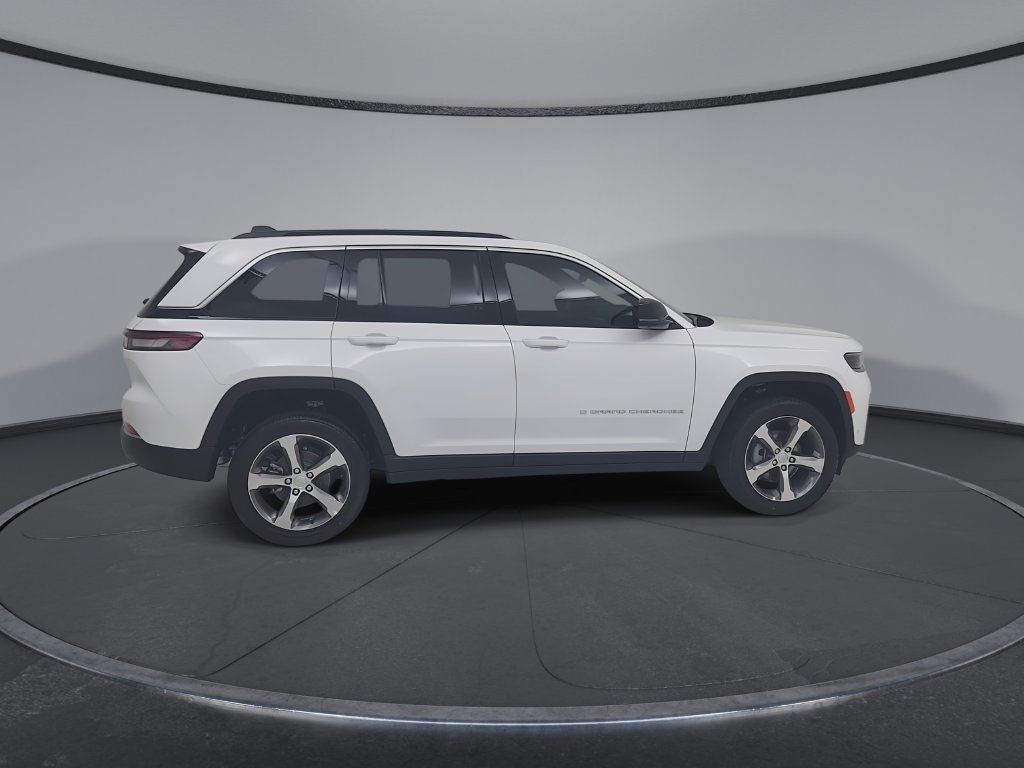 New 2026 Jeep Grand Cherokee Limited w/ Luxury Tech Group II AWD/4WD image 16