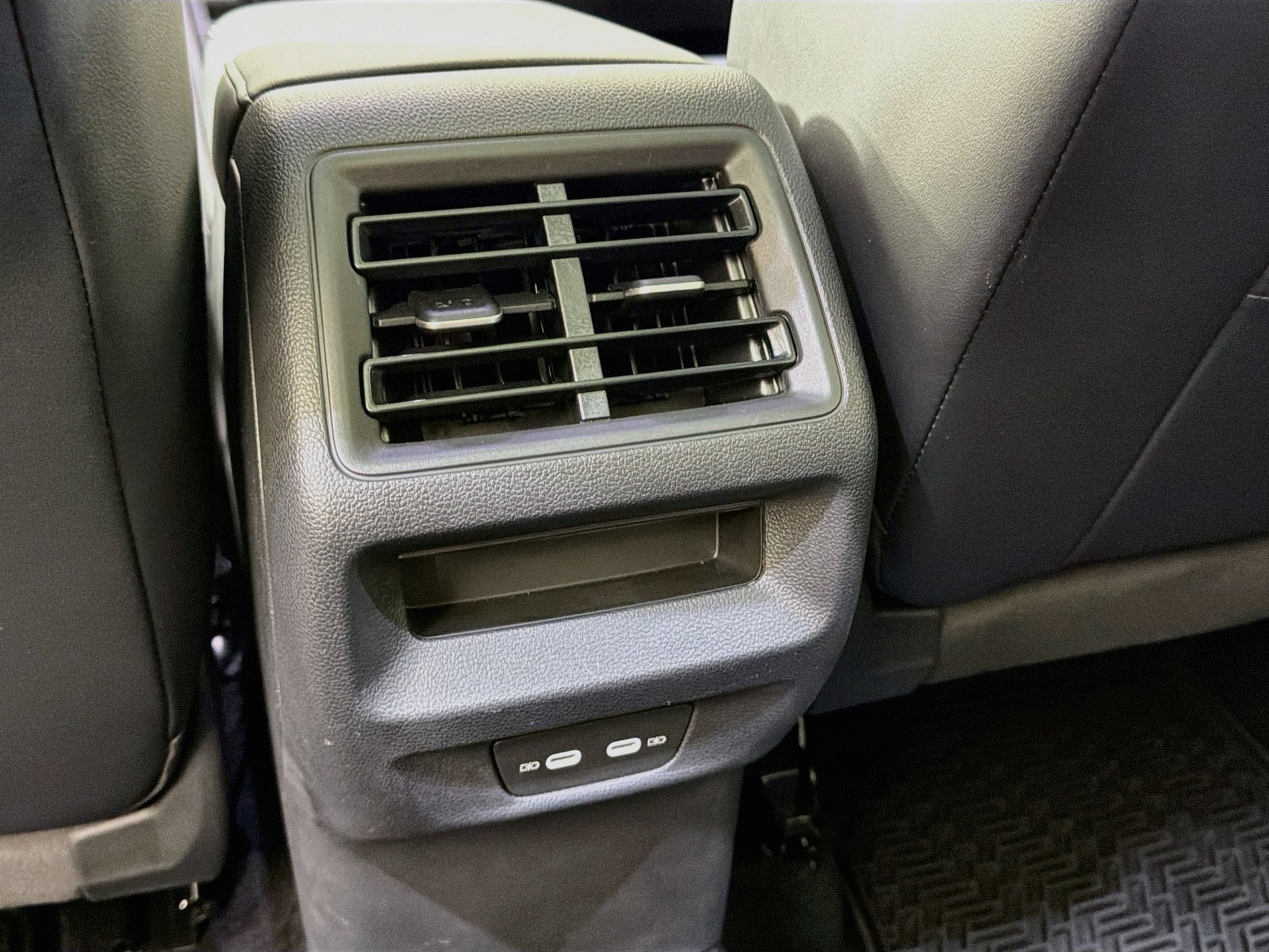 Certified 2026 Volkswagen Tiguan SE AWD/4WD image 25