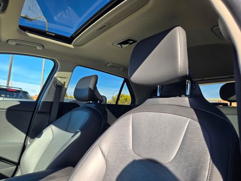 Used 2023 Kia Niro SX Touring image 34