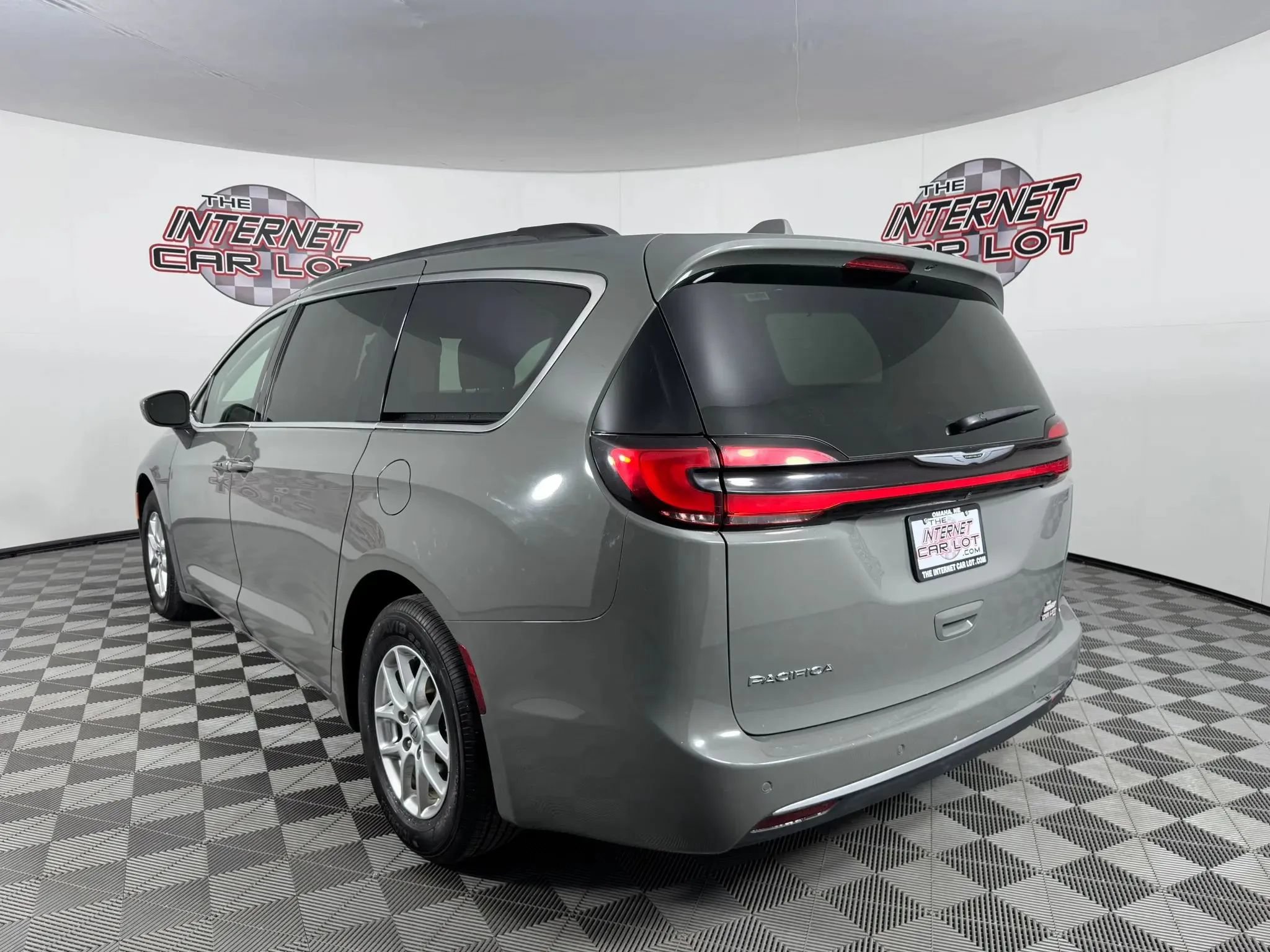 Used 2022 Chrysler Pacifica Touring-L FWD image 5