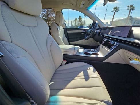 Certified 2025 Genesis GV80 2.5T Select image 18