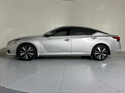 Used 2022 Nissan Altima 2.5 SV image 2