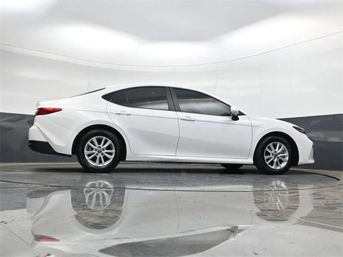 Used 2025 Toyota Camry LE w/ Convenience Package image 37