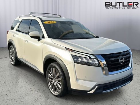 Used 2023 Nissan Pathfinder SL w/ SL Premium Package image 6