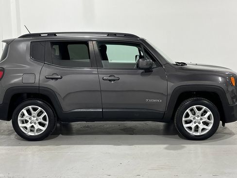 Used 2016 Jeep Renegade Latitude w/ Cold Weather Group image 20