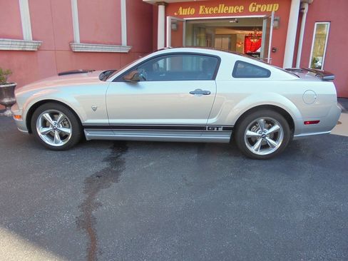 Used 2009 Ford Mustang GT RWD image 5