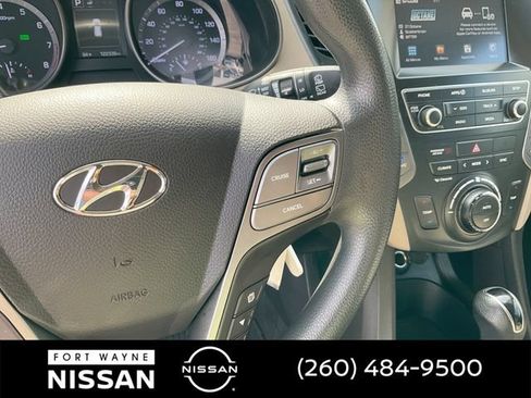 Used 2017 Hyundai Santa Fe SE AWD/4WD image 21
