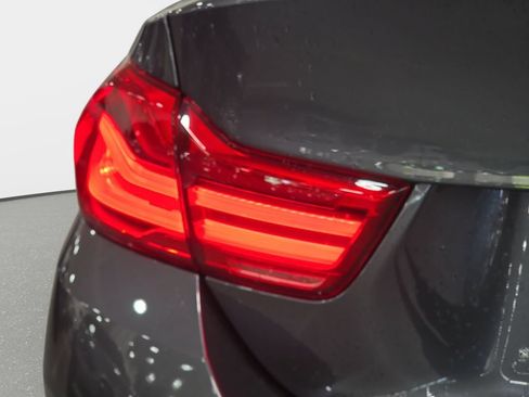 Used 2018 BMW M4 Coupe RWD image 21