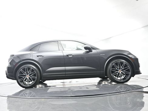 Used 2026 Porsche Macan Electric RWD image 50