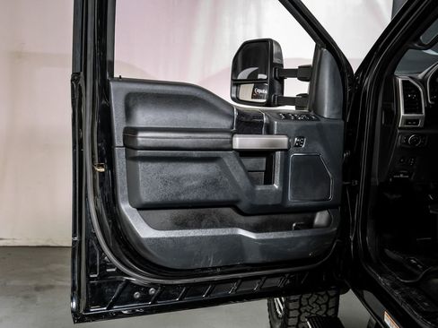 Used 2022 Ford F450 Platinum image 40