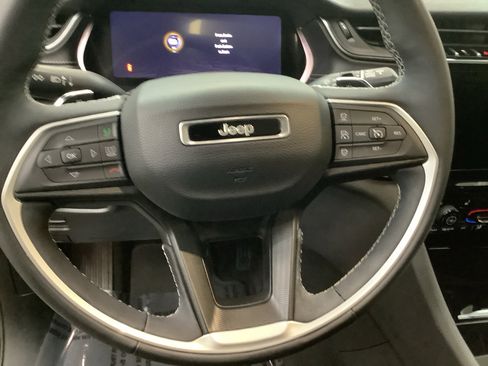 Used 2023 Jeep Grand Cherokee L Laredo AWD/4WD image 15