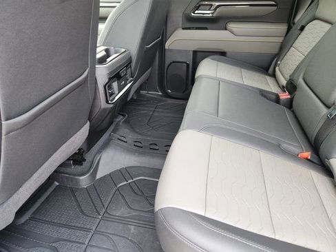 Used 2025 Chevrolet Silverado 2500 ZR2 w/ Technology Package image 32