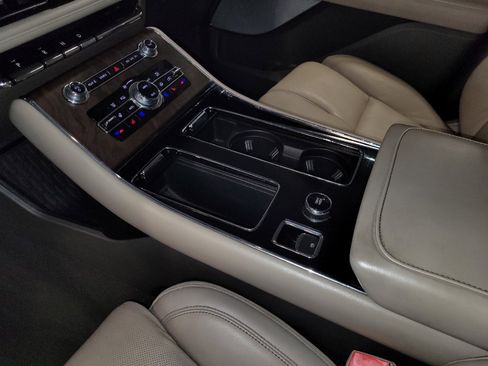 Used 2020 Lincoln Aviator Reserve w/ Equipment Group 202A AWD/4WD image 26