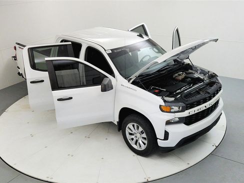 Used 2020 Chevrolet Silverado 1500 Custom w/ Custom Value Package image 15