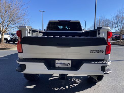 Used 2024 Chevrolet Silverado 2500 High Country w/ High Country Premium Package image 11